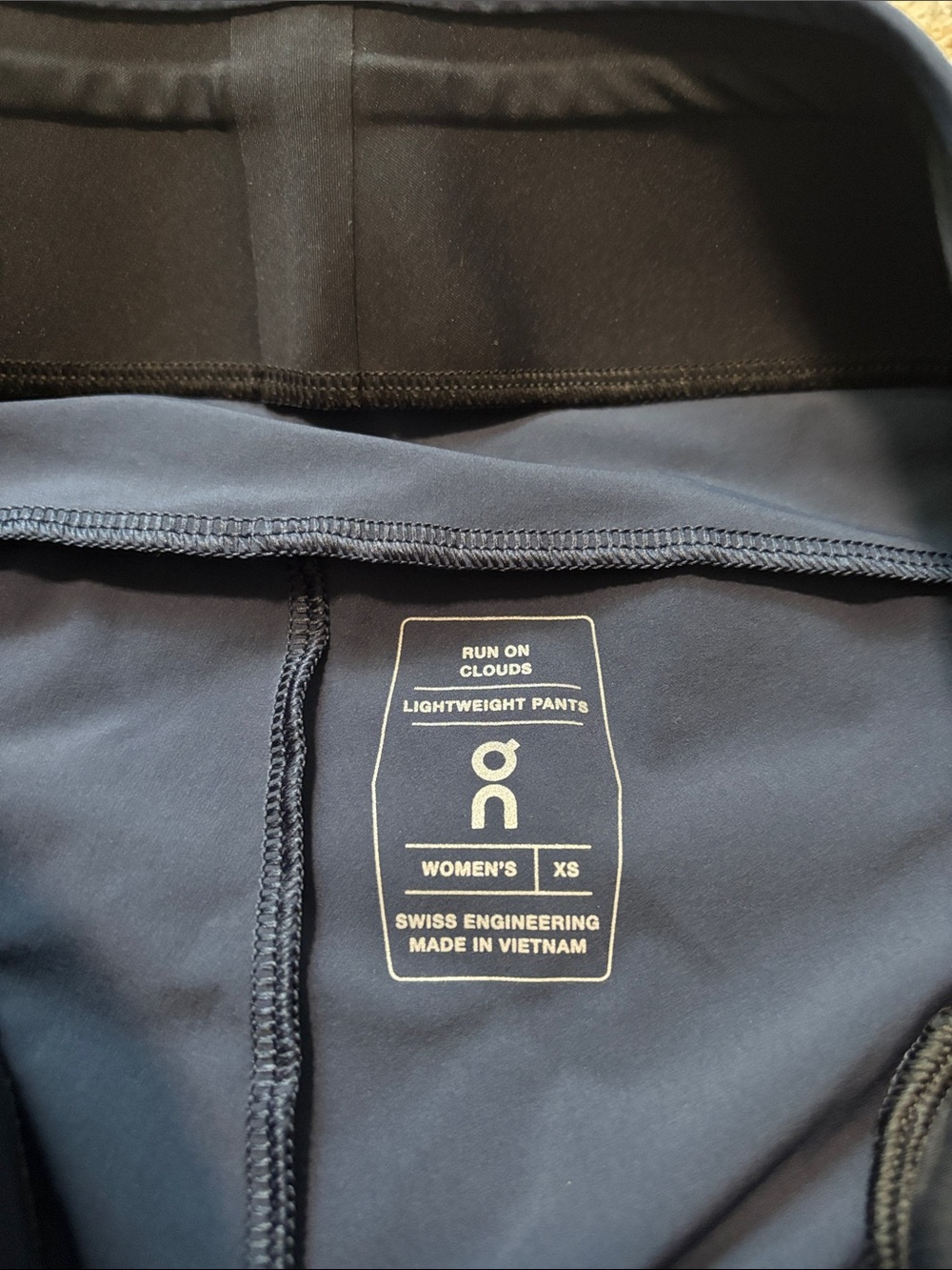 On Clouds Lightweight Pants size XS - Picture 4 of 8